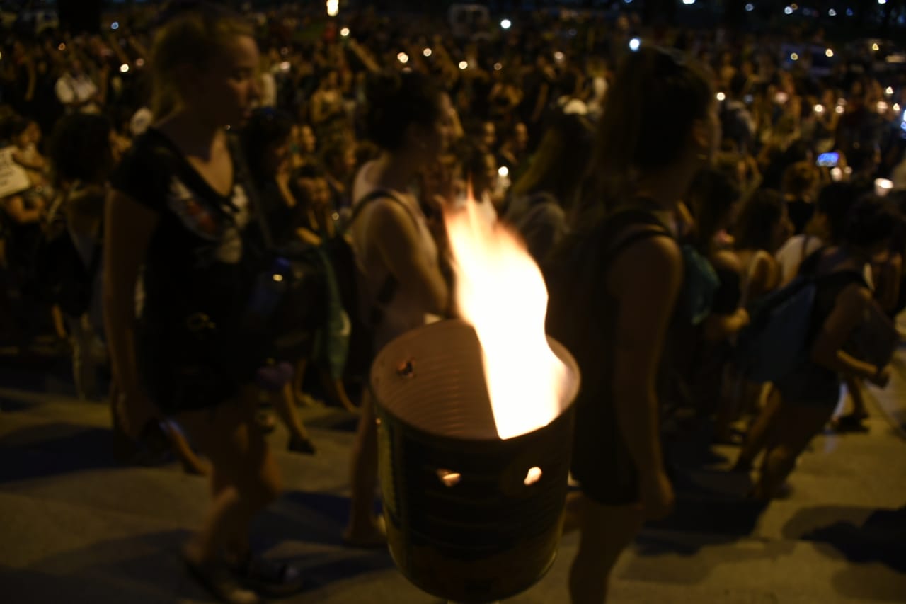 La marcha fue convocada por la Campaña por la Emergencia Nacional en Violencia contra las Mujeres. (Foto: Rosario Plus)
