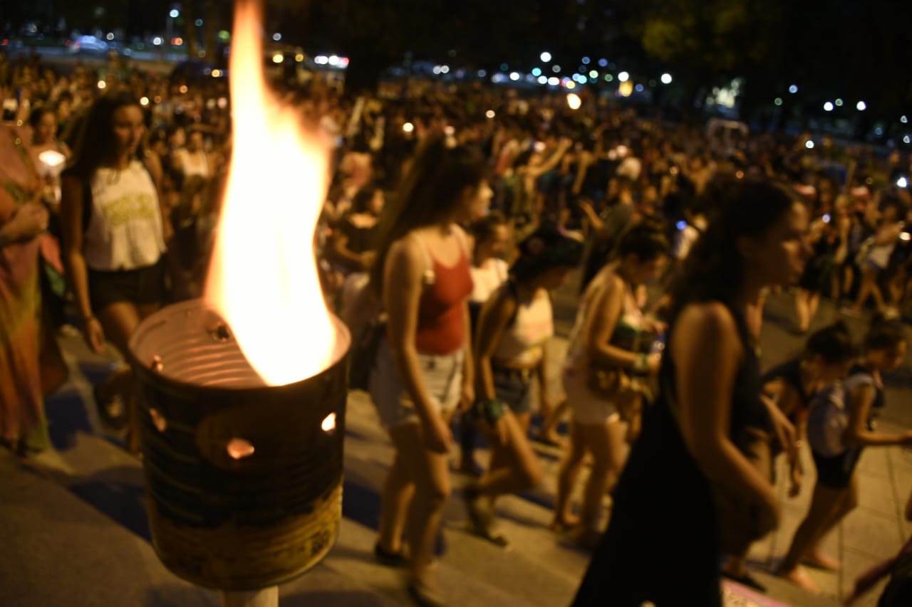 La marcha fue convocada por la Campaña por la Emergencia Nacional en Violencia contra las Mujeres. (Foto: Rosario Plus)