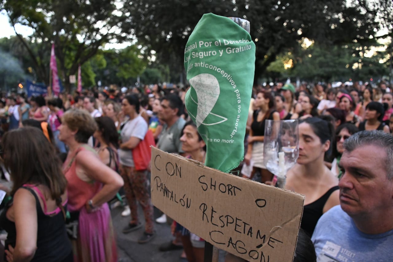 La marcha fue convocada por la Campaña por la Emergencia Nacional en Violencia contra las Mujeres. (Foto: Rosario Plus)