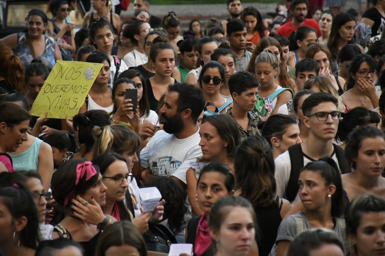 La marcha fue convocada por la Campaña por la Emergencia Nacional en Violencia contra las Mujeres. (Foto: Rosario Plus)