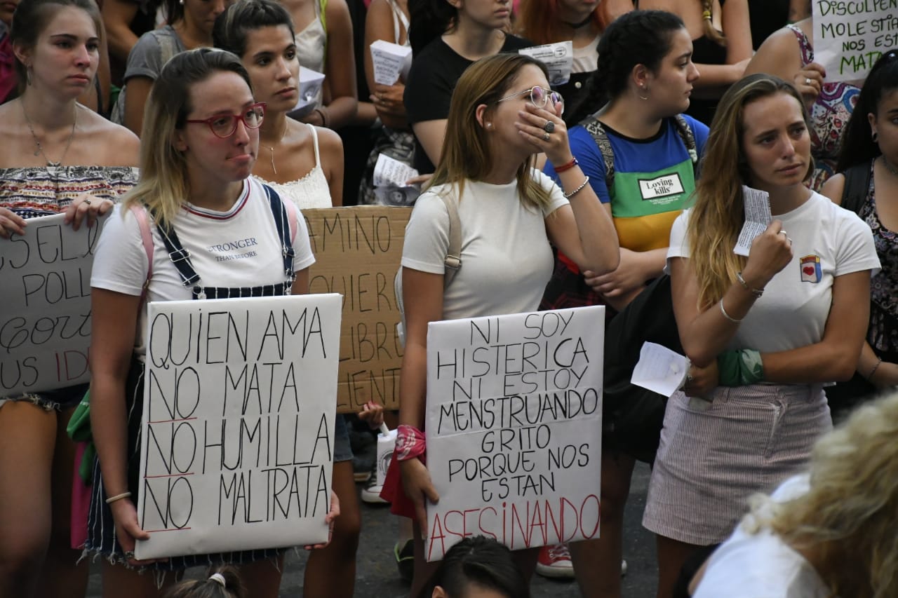 La marcha fue convocada por la Campaña por la Emergencia Nacional en Violencia contra las Mujeres. (Foto: Rosario Plus)