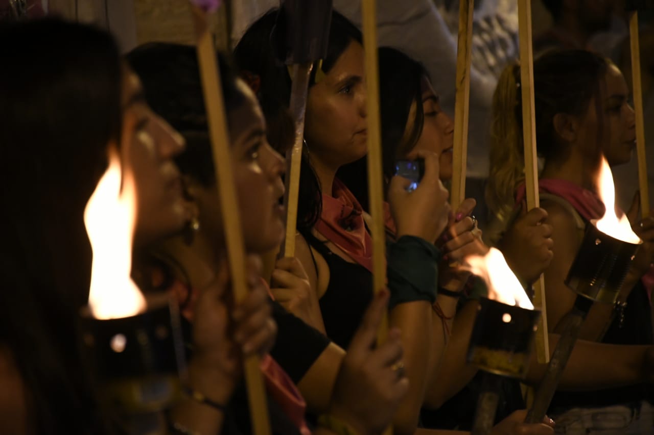 La marcha fue convocada por la Campaña por la Emergencia Nacional en Violencia contra las Mujeres. (Foto: Rosario Plus)
