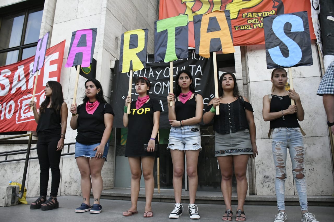 La marcha fue convocada por la Campaña por la Emergencia Nacional en Violencia contra las Mujeres. (Foto: Rosario Plus)