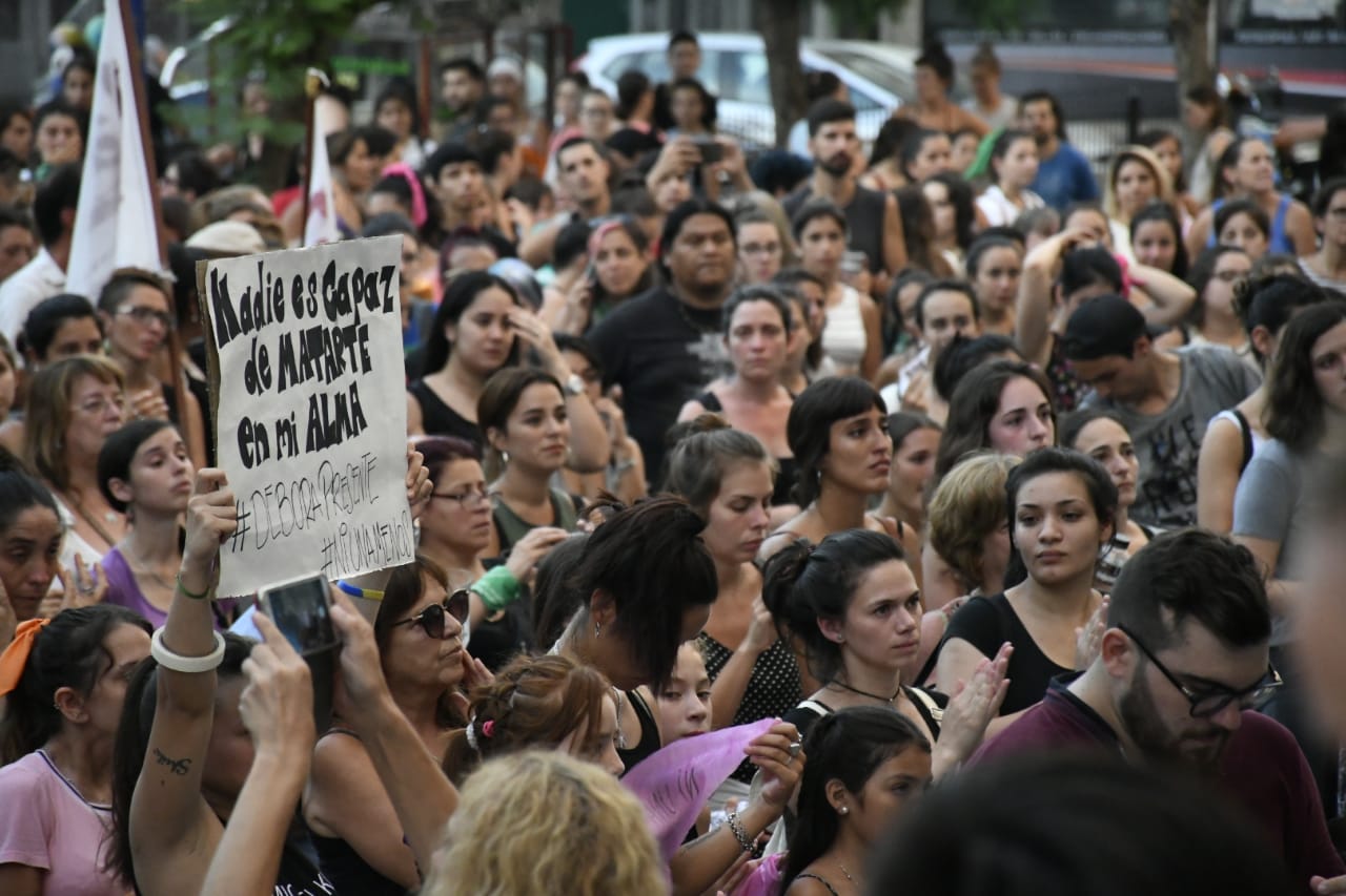 La marcha fue convocada por la Campaña por la Emergencia Nacional en Violencia contra las Mujeres. (Foto: Rosario Plus)