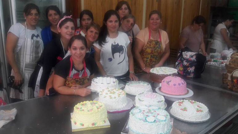 Parte de las alumnas que finalizaron el curso el año anterior.