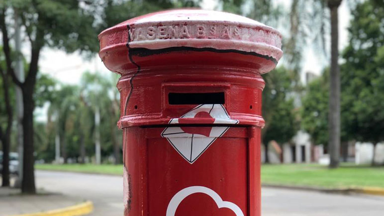 El buzón aguarda la llegada de los enamorados que quieran ser parte del concurso.