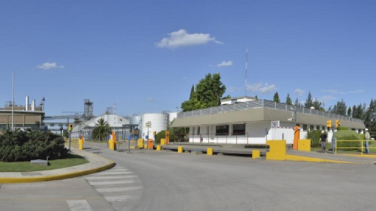 Los trabajadores de la aceitera de Chabás esperan por una solución que parece no llegar.