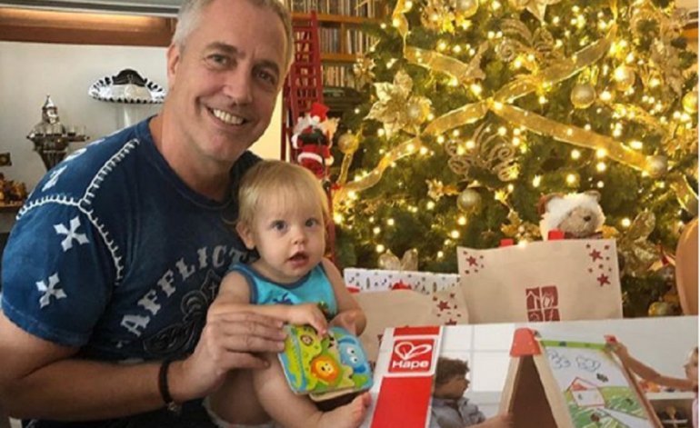 Marley abrió su intimidad para mostrar a su bebé y la Navidad en casa.