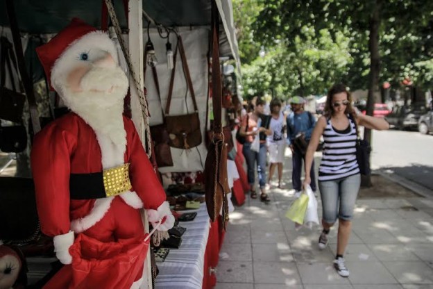 Comienza la feria navideña de plaza Pringles con regalos artesanales