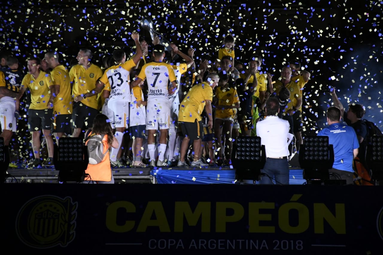Los canallas festejaron la obtención de la Copa Argentina en el Gigante