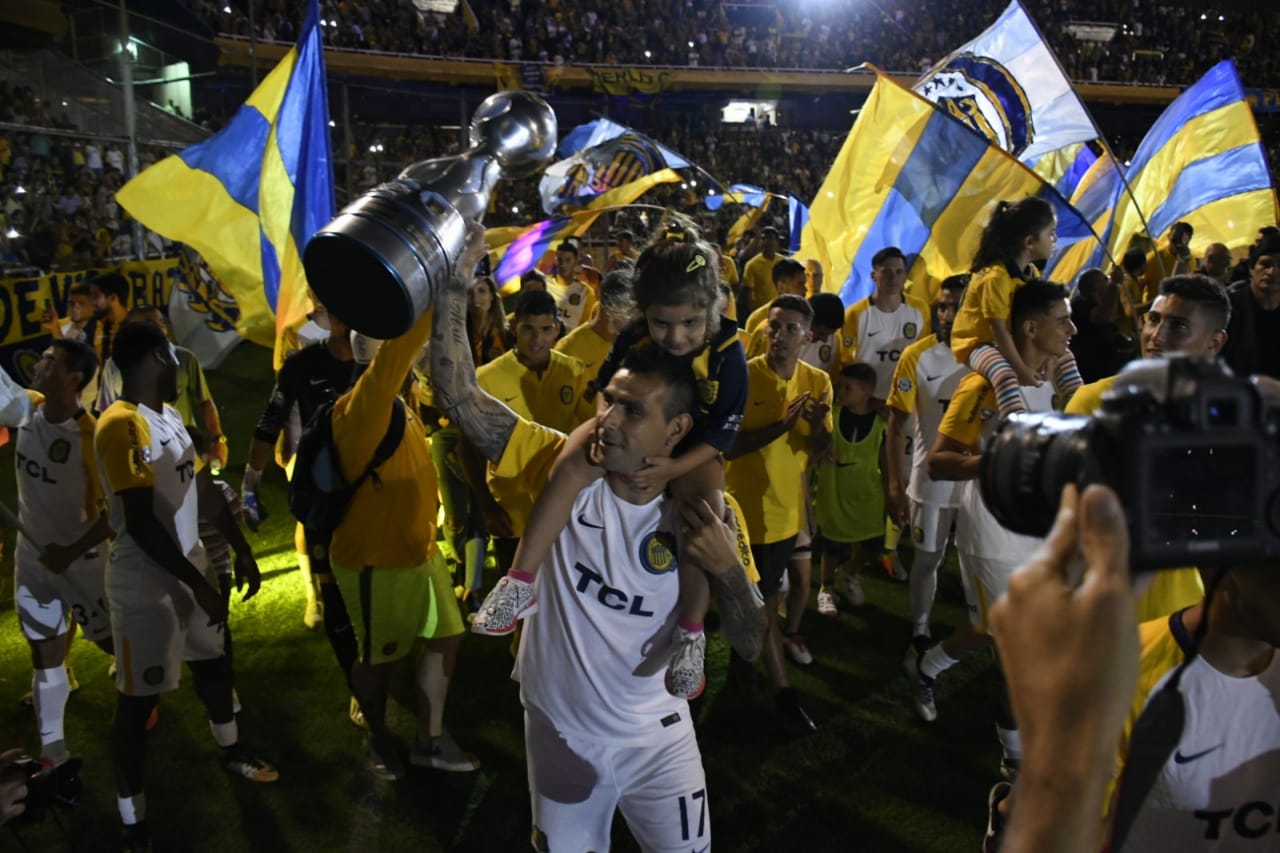 Los canallas festejaron la obtención de la Copa Argentina en el Gigante