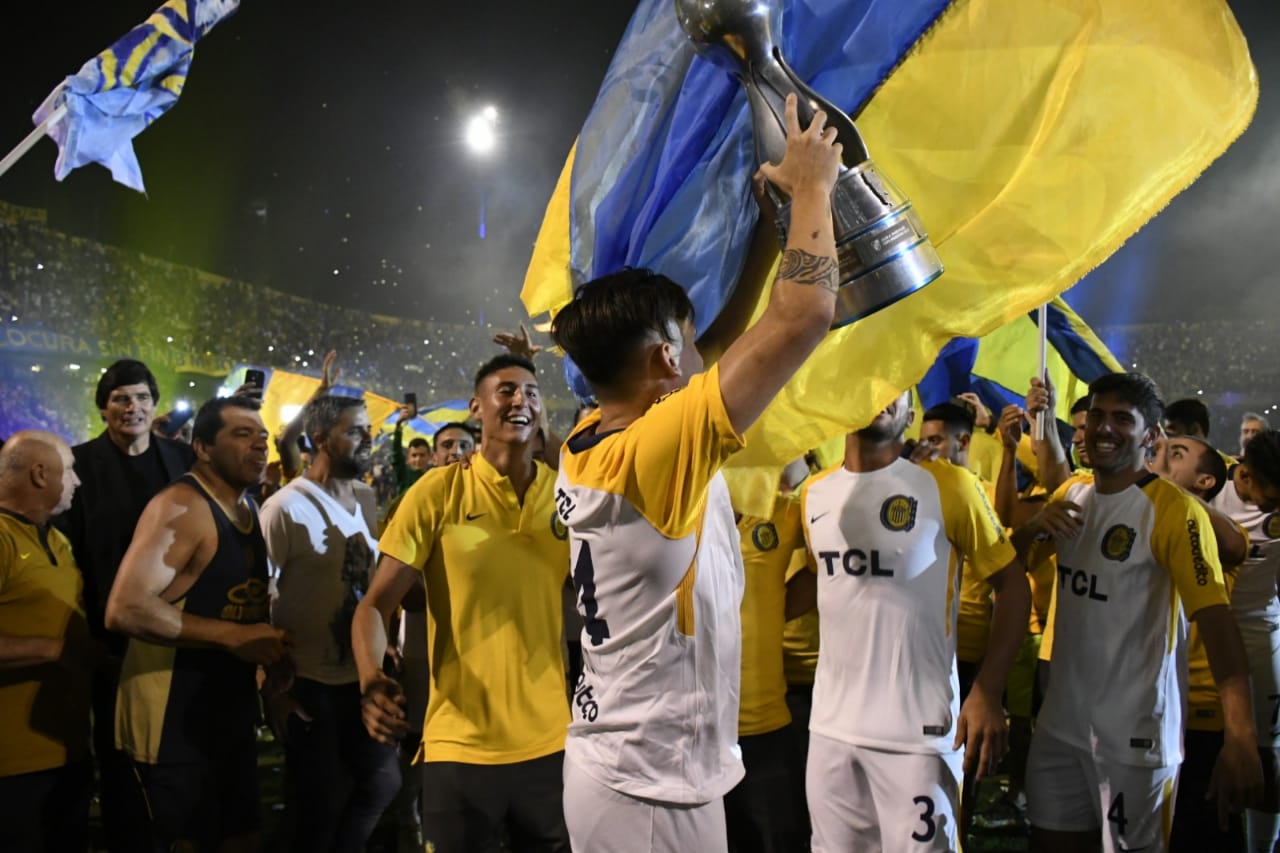 Los canallas festejaron la obtención de la Copa Argentina en el Gigante