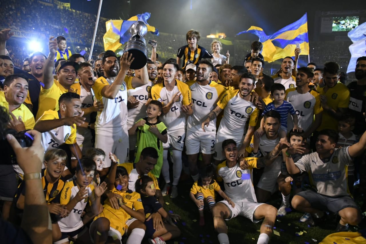 Los canallas festejaron la obtención de la Copa Argentina en el Gigante