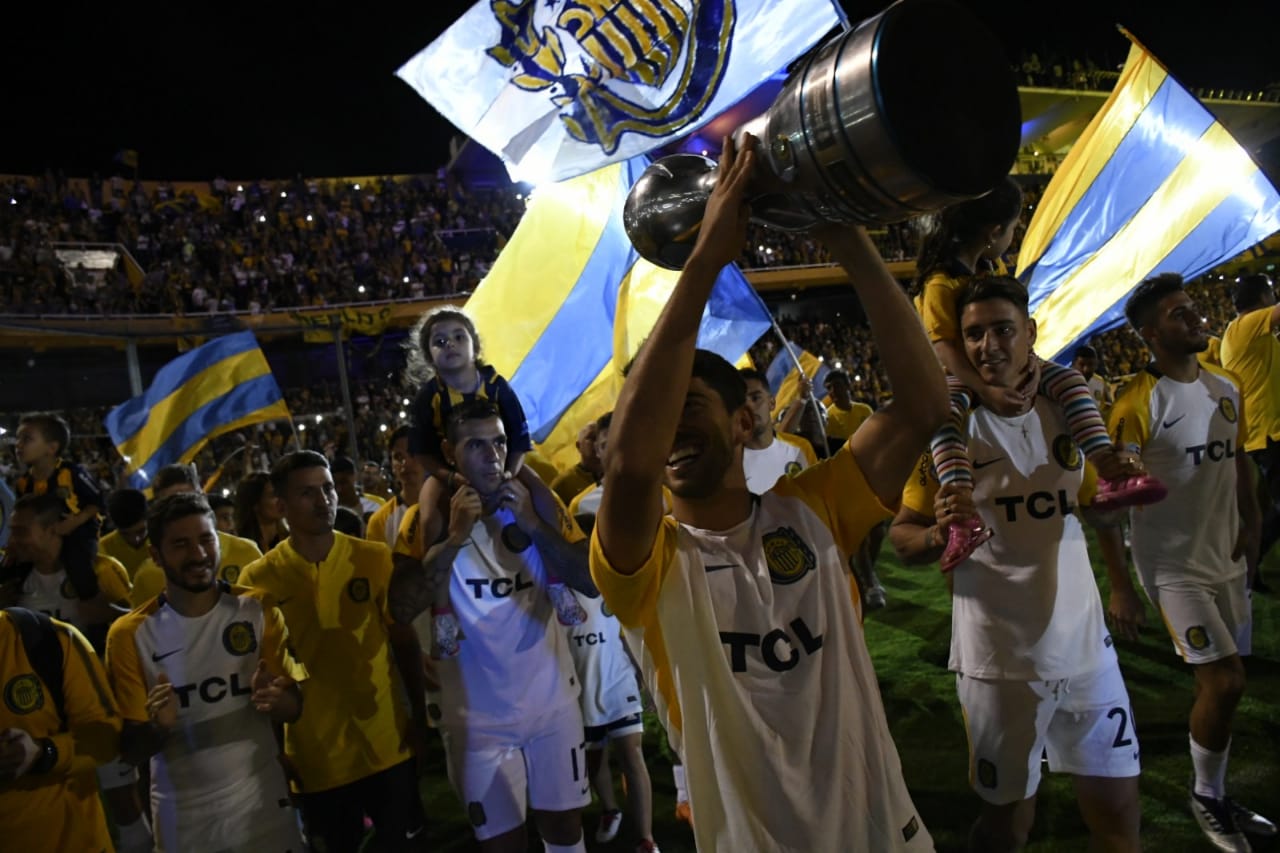 Los canallas festejaron la obtención de la Copa Argentina en el Gigante