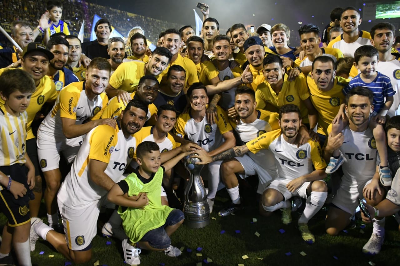 Los canallas festejaron la obtención de la Copa Argentina en el Gigante
