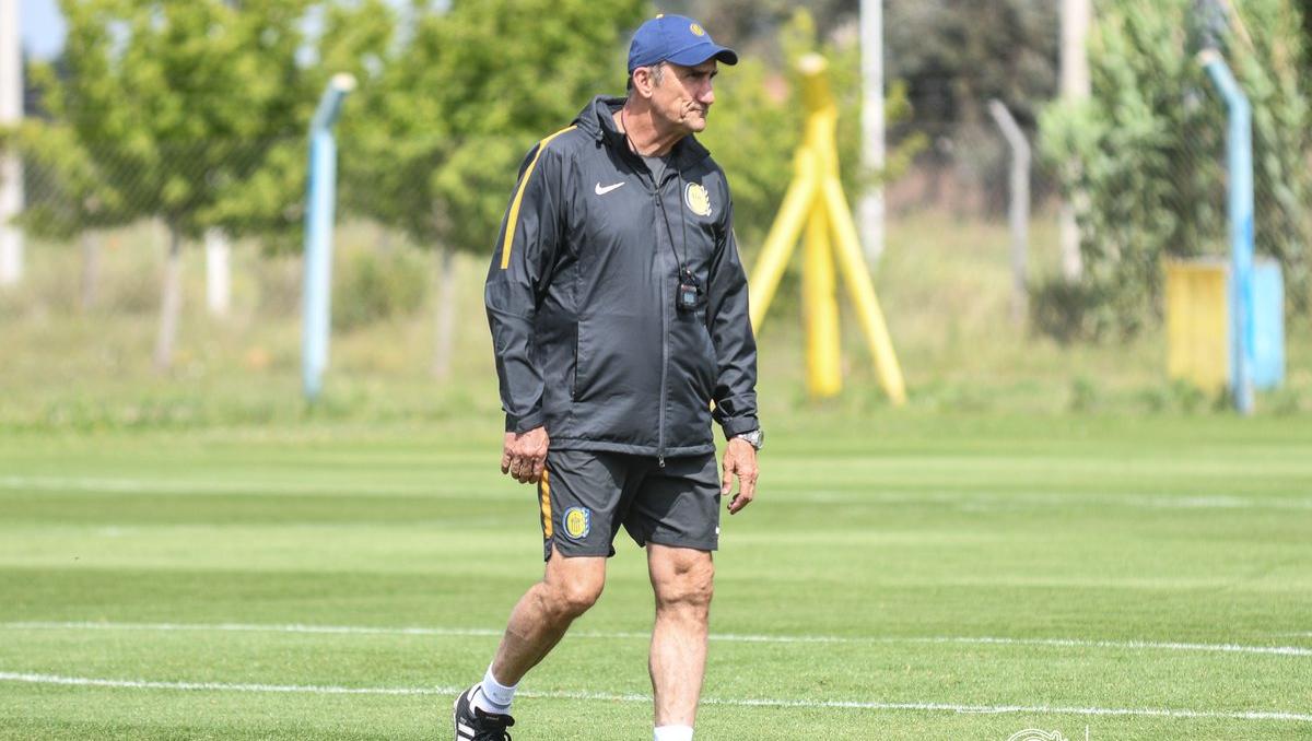 Bauza analiza poner a varios juveniles en el partido del lunes