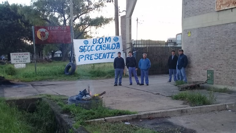 Pocos pero se hacen sentir. Los 16 empleados de IARSA siguen sin trabajar.