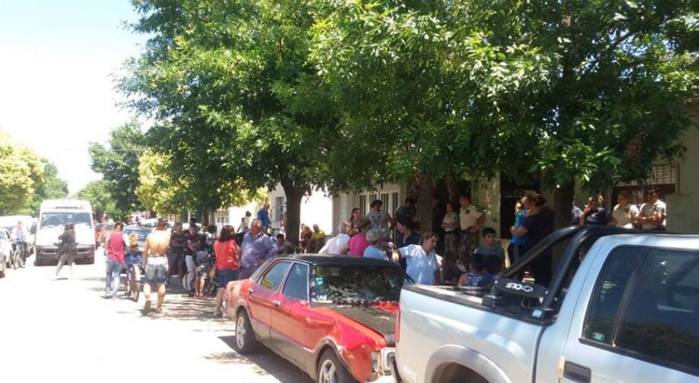 La masacre conmocionó a la población de la pequeña localidad de Buenos Aires.