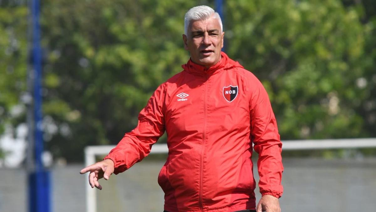 De Felippe dijo que "por ahora" sigue en el cargo