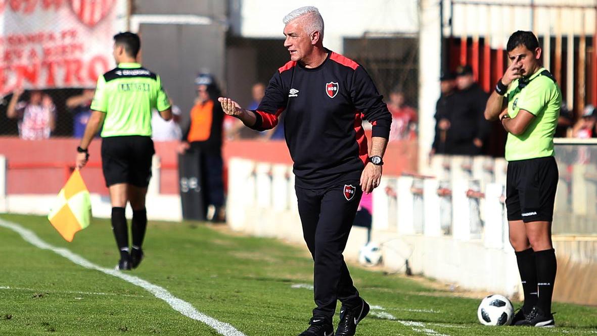 A la espera de refuerzos, De Felippe usará a los titulares.