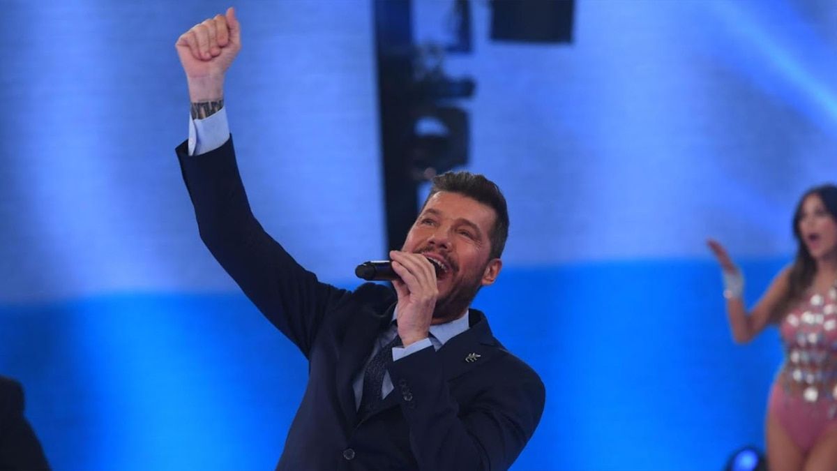 Entre los outsider de la política, Tinelli gana la carrera. 