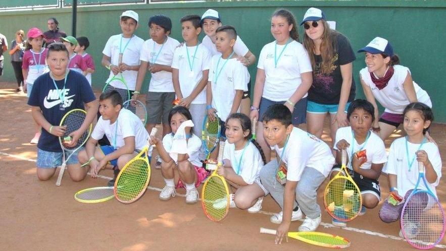 Red en Juego es el programa de tenis social de la Federación Santafesina de Tenis (FST).
