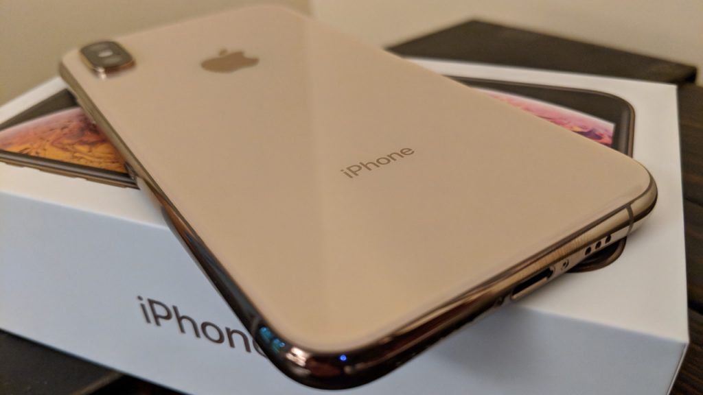 La burla es por la batería de 2.658 mAh, muy inferior comparada con las Huawei.