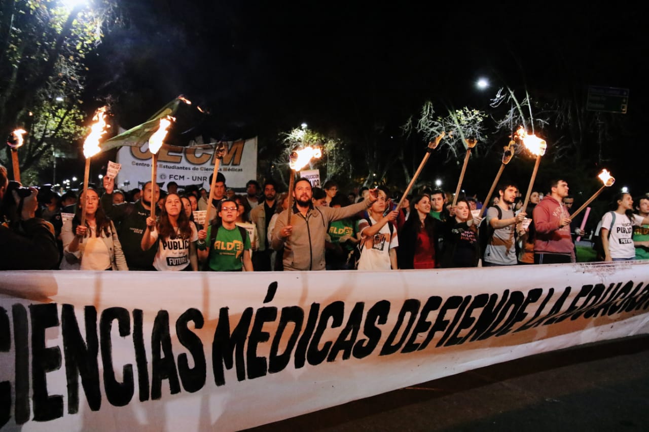 La movilización sumó alumnos y docentes de todas las facultades.