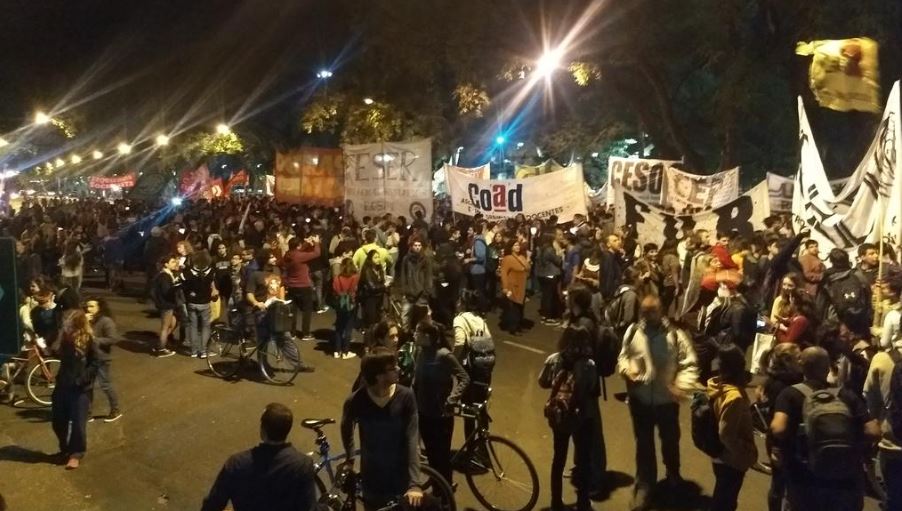 La movilización sumó alumnos y docentes de todas las facultades.