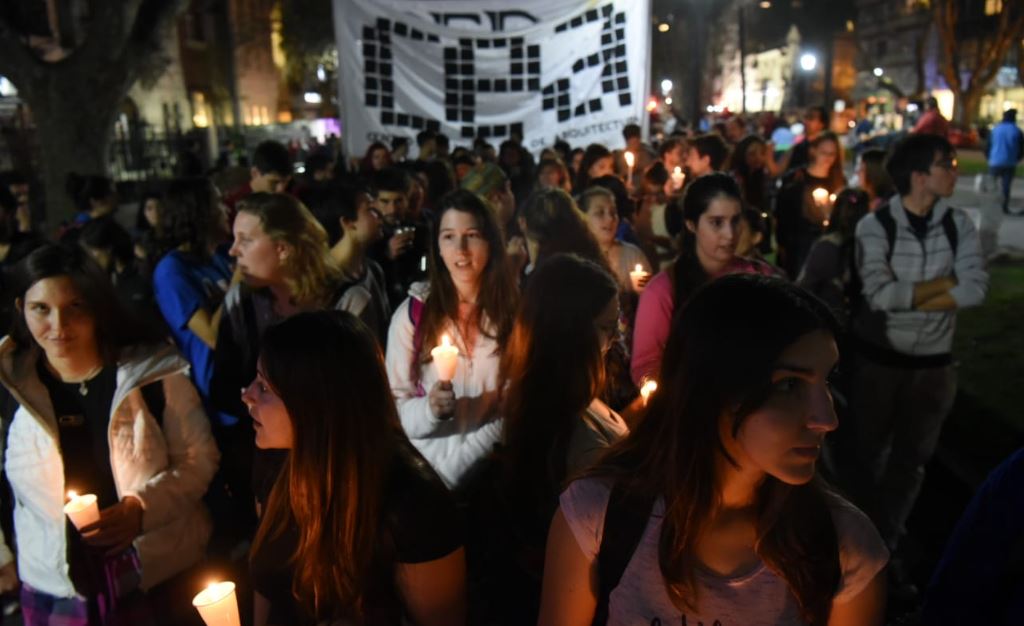 La movilización sumó alumnos y docentes de todas las facultades.