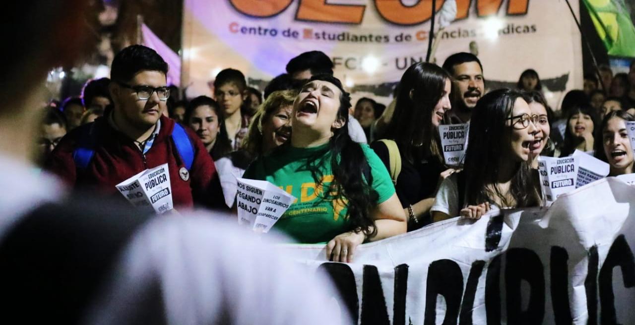 La movilización sumó alumnos y docentes de todas las facultades.