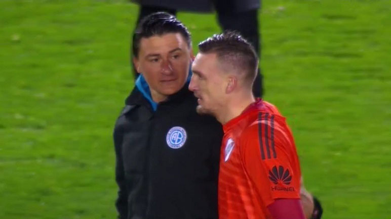 Armani y Roldán. Dos casildenses se saludaron el sábado en el Monumental.