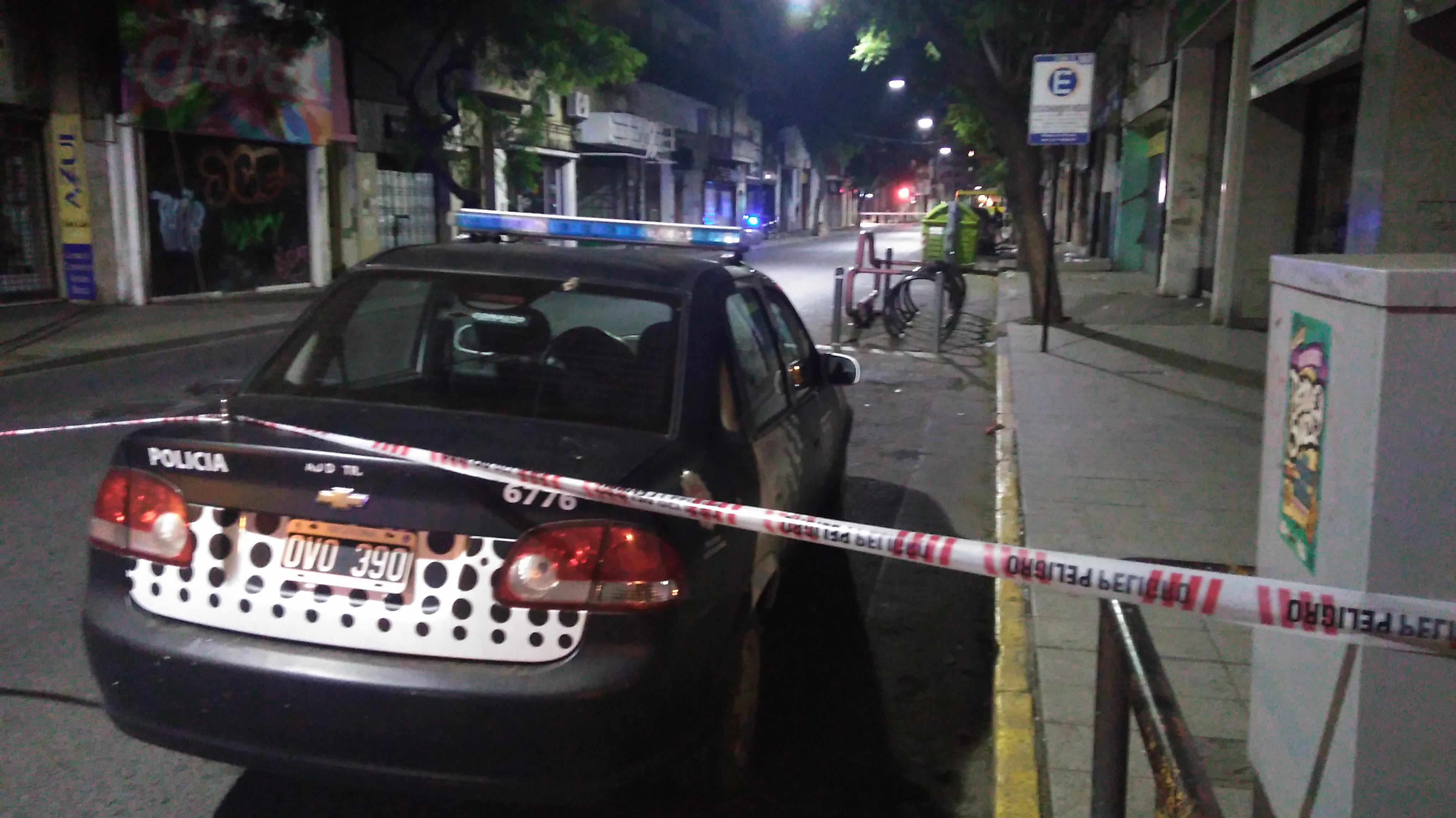Balazos y mensaje en el edificio donde vivió una camarista que juzgará a Los Monos