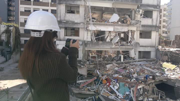 María Fernanda Moreno tomando registro del lugar poco después del siniestro.
