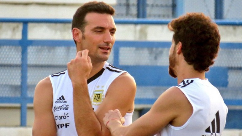 Scaloni y Aimar. La dupla de entrenadores que está al mando del sub20.