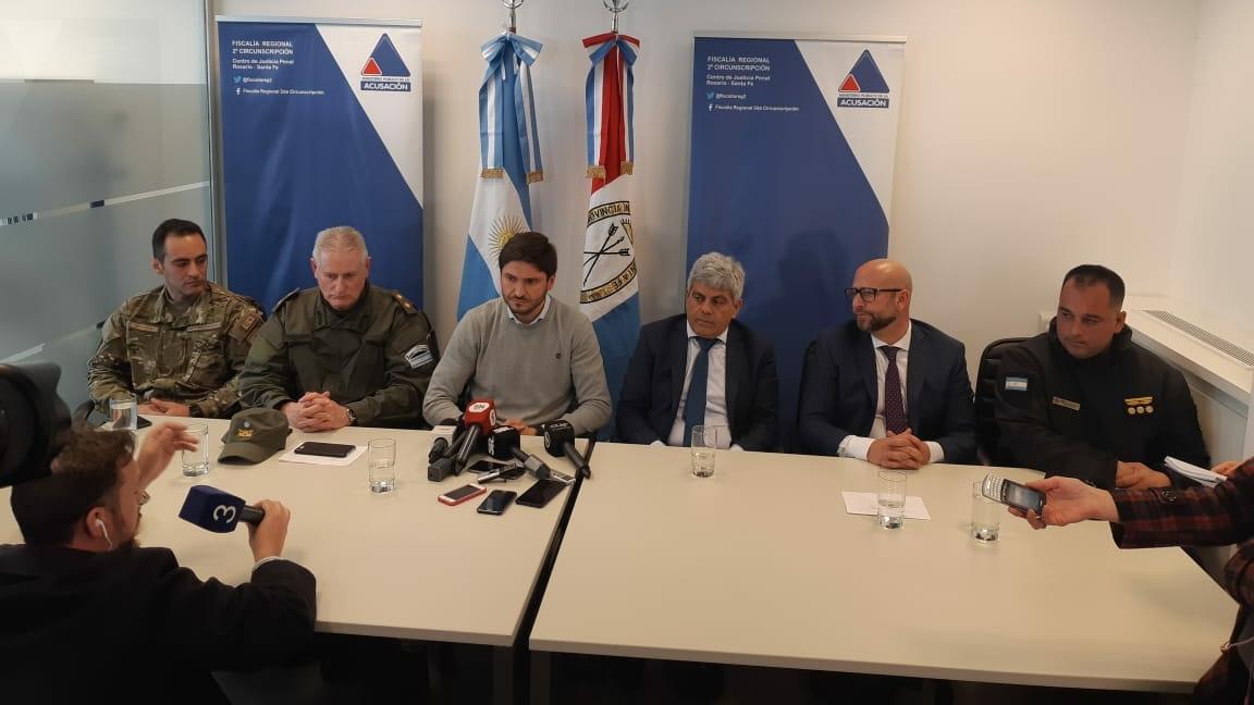 Las autoridades realizaron una breve conferencia al término de la redada.
