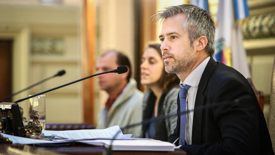 El diputado Busatto cruzó a Pullaro: "Lo que dice es de aficionado".