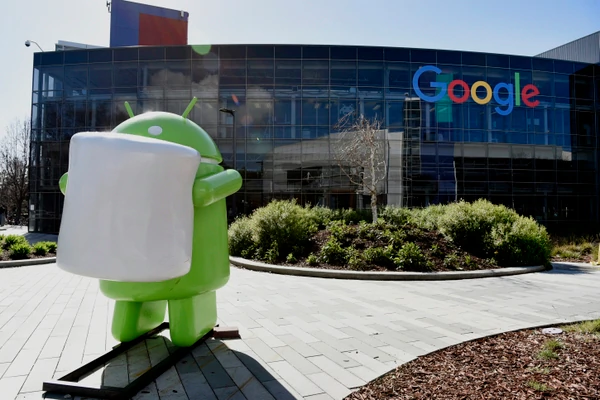 La escultura de Android en la puerta de las oficinas de Google, en Mountain View.