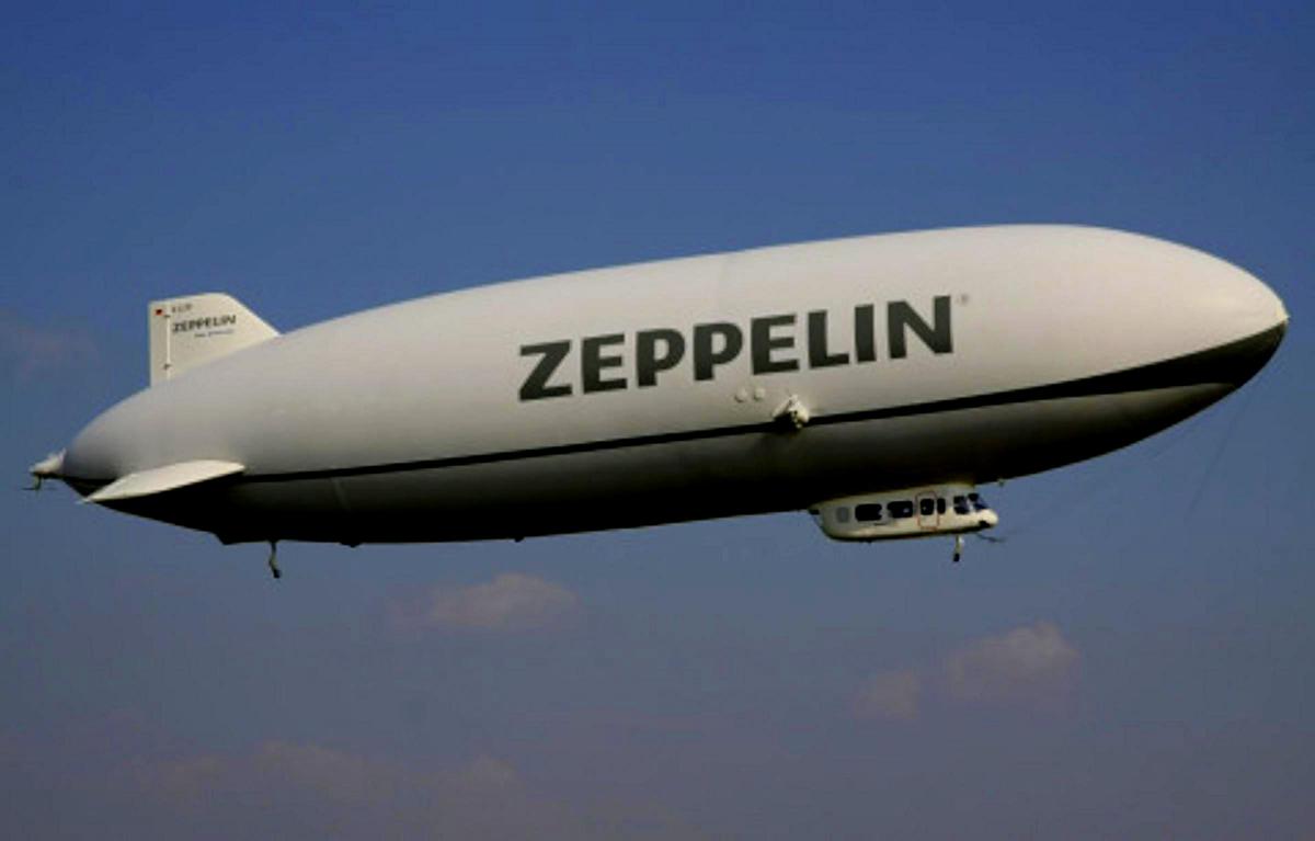 Un zeppelin enorme vigilara por encima de los aviones RosarioPlus