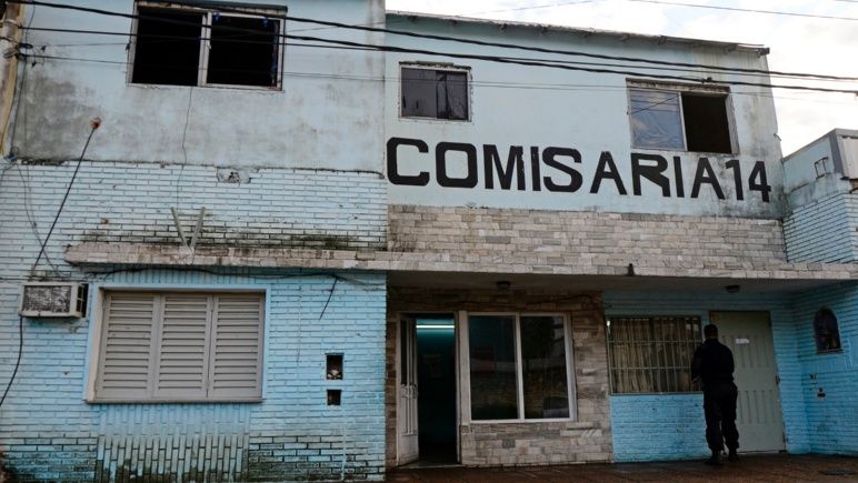La comisaría situada a metros de las Cuatro Plazas. 