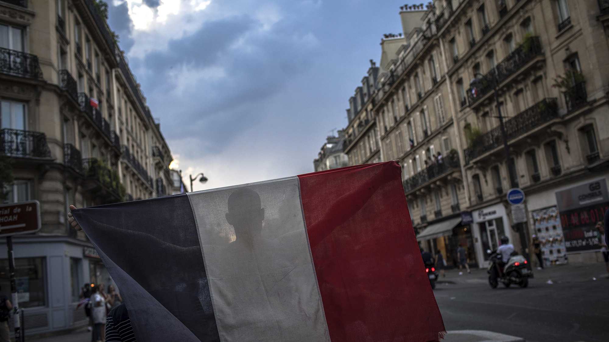 Los festejos en París de los hinchas franceses tras quedarse con la Copa de Mundo. 