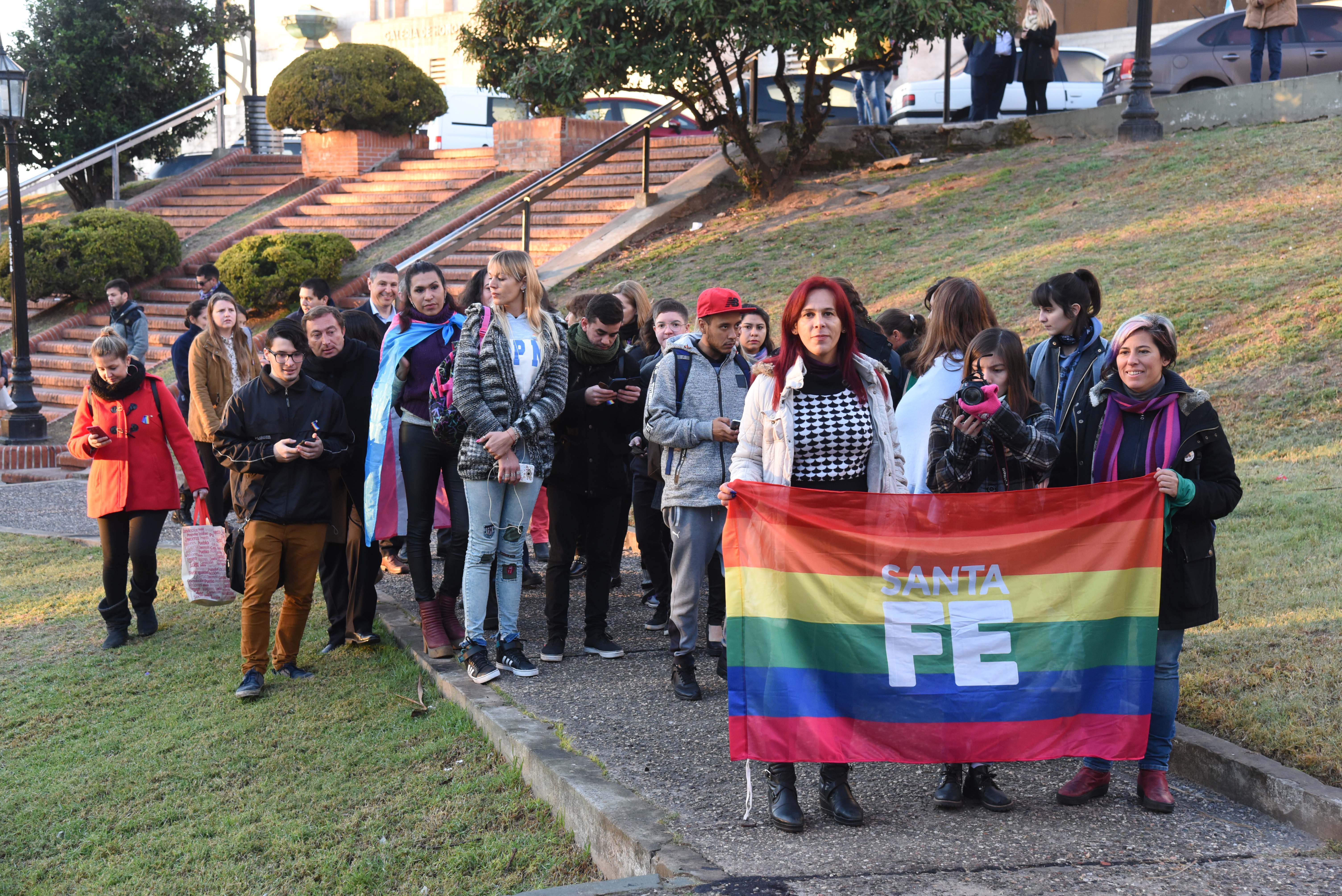 Pintadas y marchas le dieron color al Día del Orgullo en Rosario