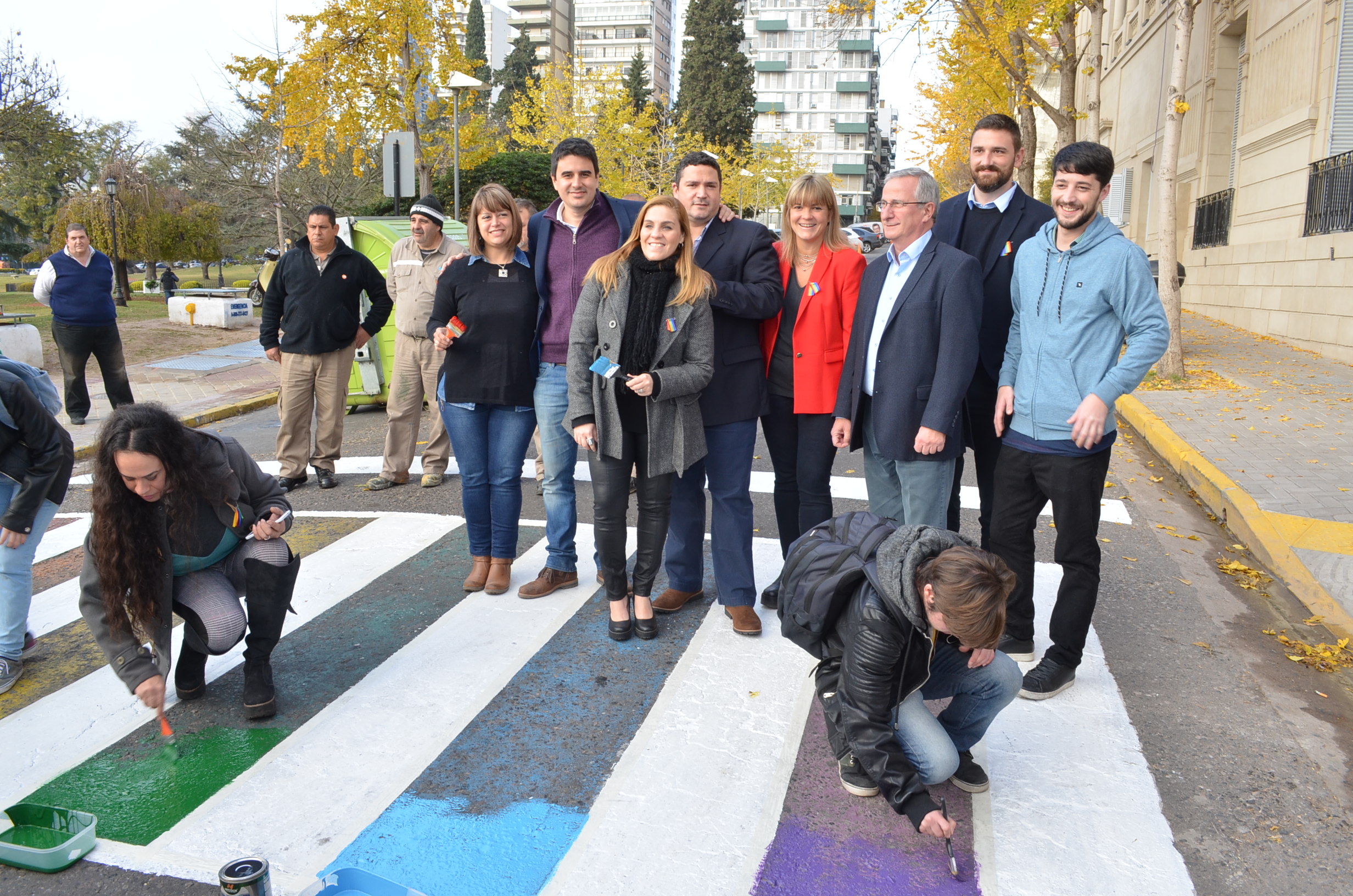 Pintadas y marchas le dieron color al Día del Orgullo en Rosario