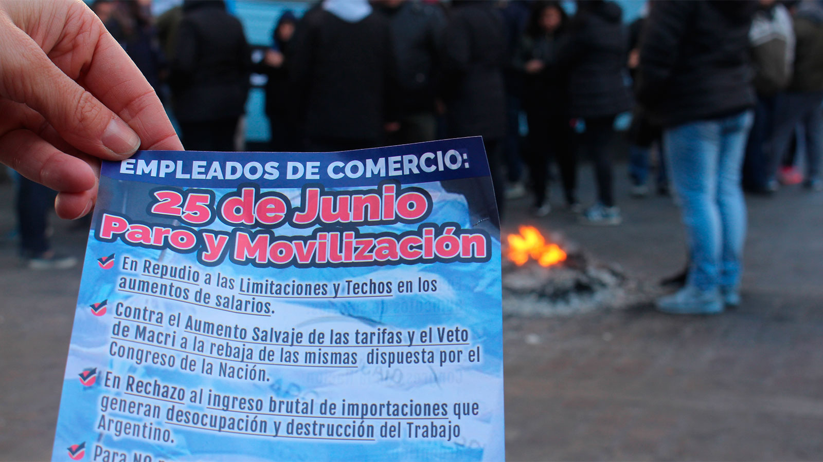 El paro general se hizo sentir en Rosario con marcha, cortes y persianas bajas 