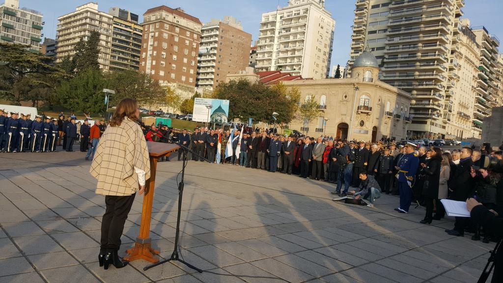 Fein cumplió con un discurso protocolar.