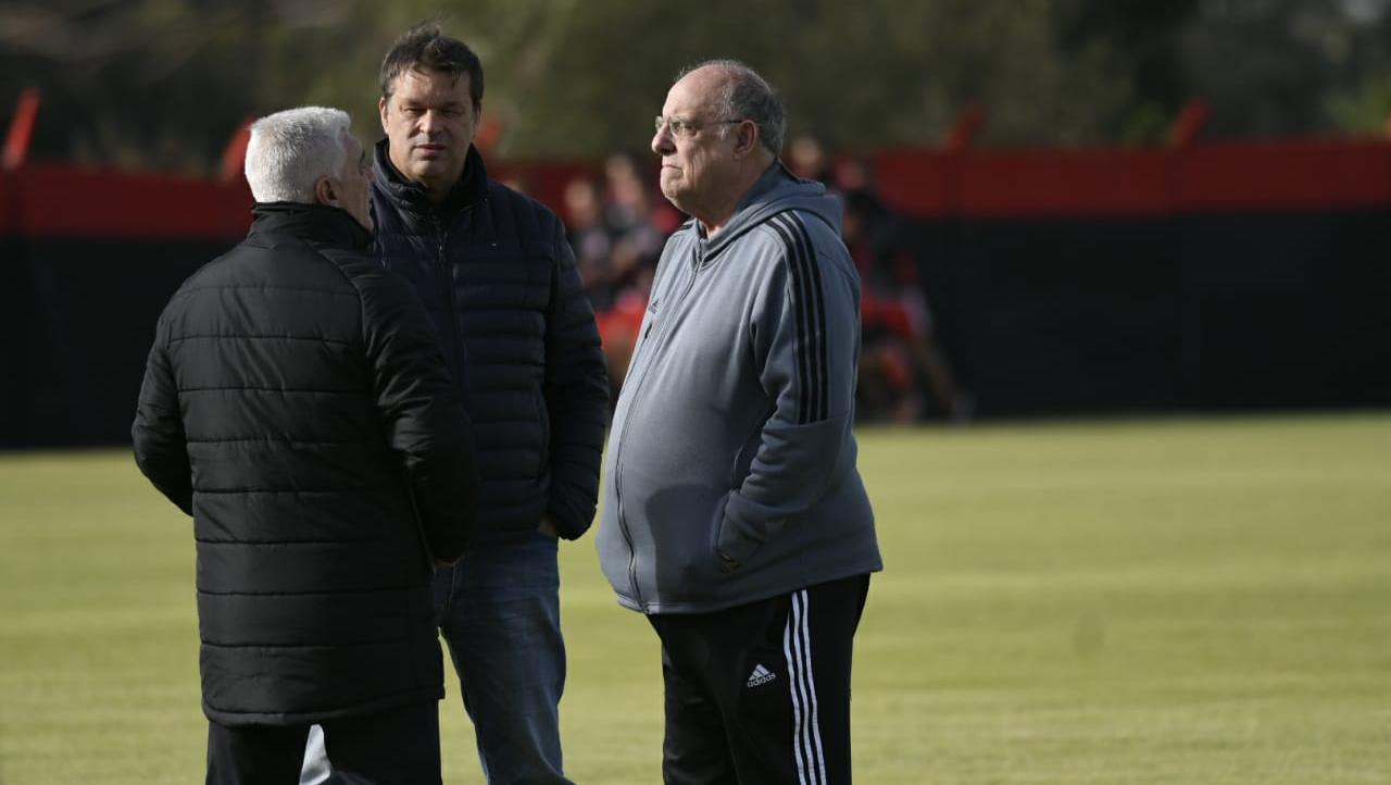 Eduardo Bermúdez visitó la práctica y habló con De Felippe.