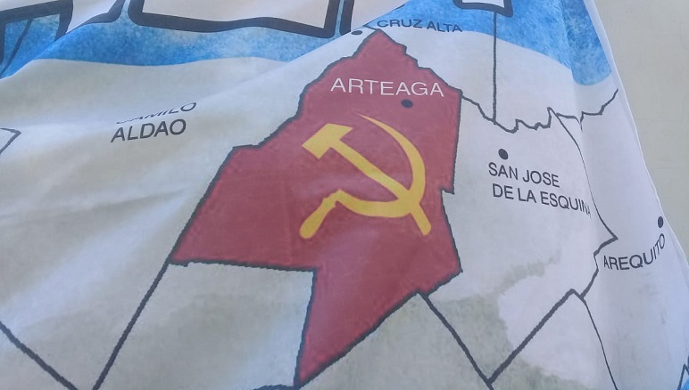 Los hinchas del sur santafesino copa Rusia con sus trapos.