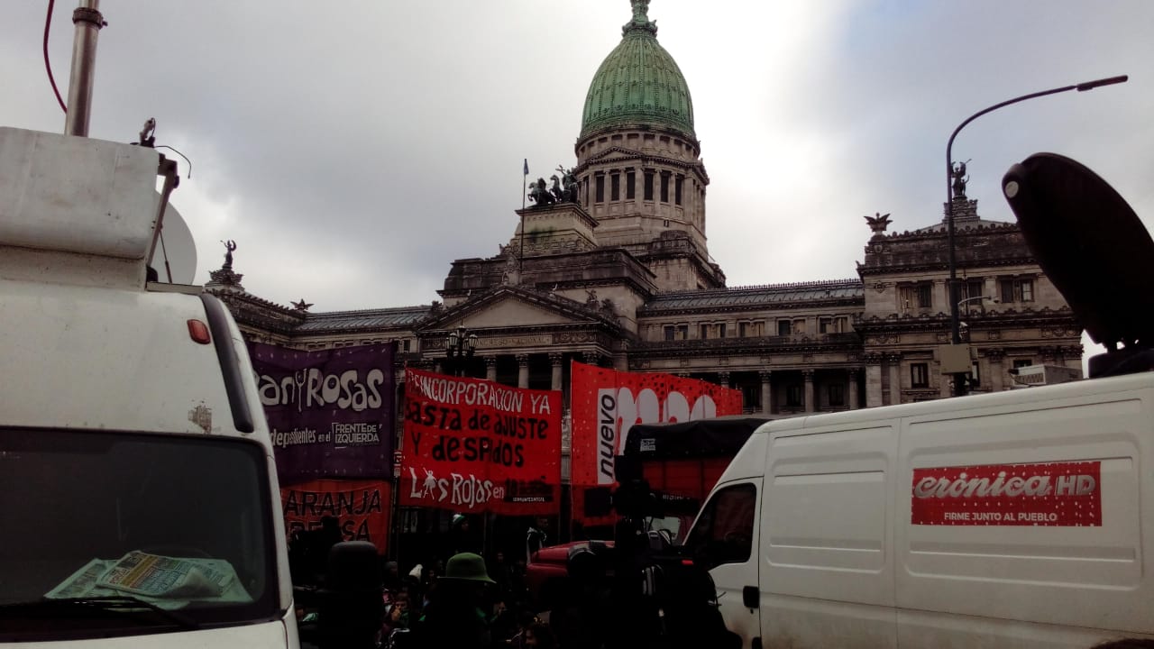Las rosarinas que viajaron al Congreso y viven el debate minuto a minuto