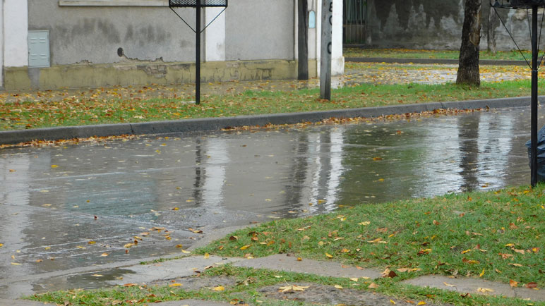 La lluvia puede hacerse presente en cualquier momento del día.