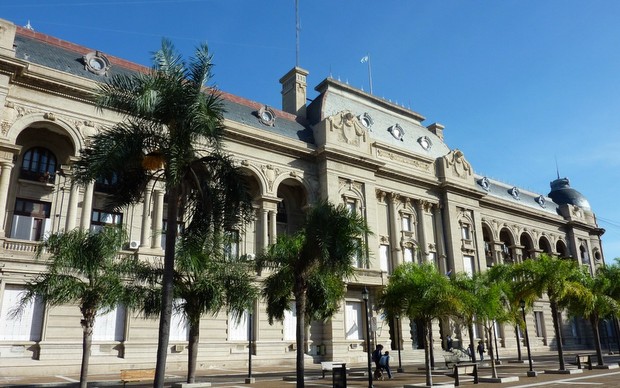 El gobernador presentó la iniciativa en el Salón Blanco de Casa de Gobierno.